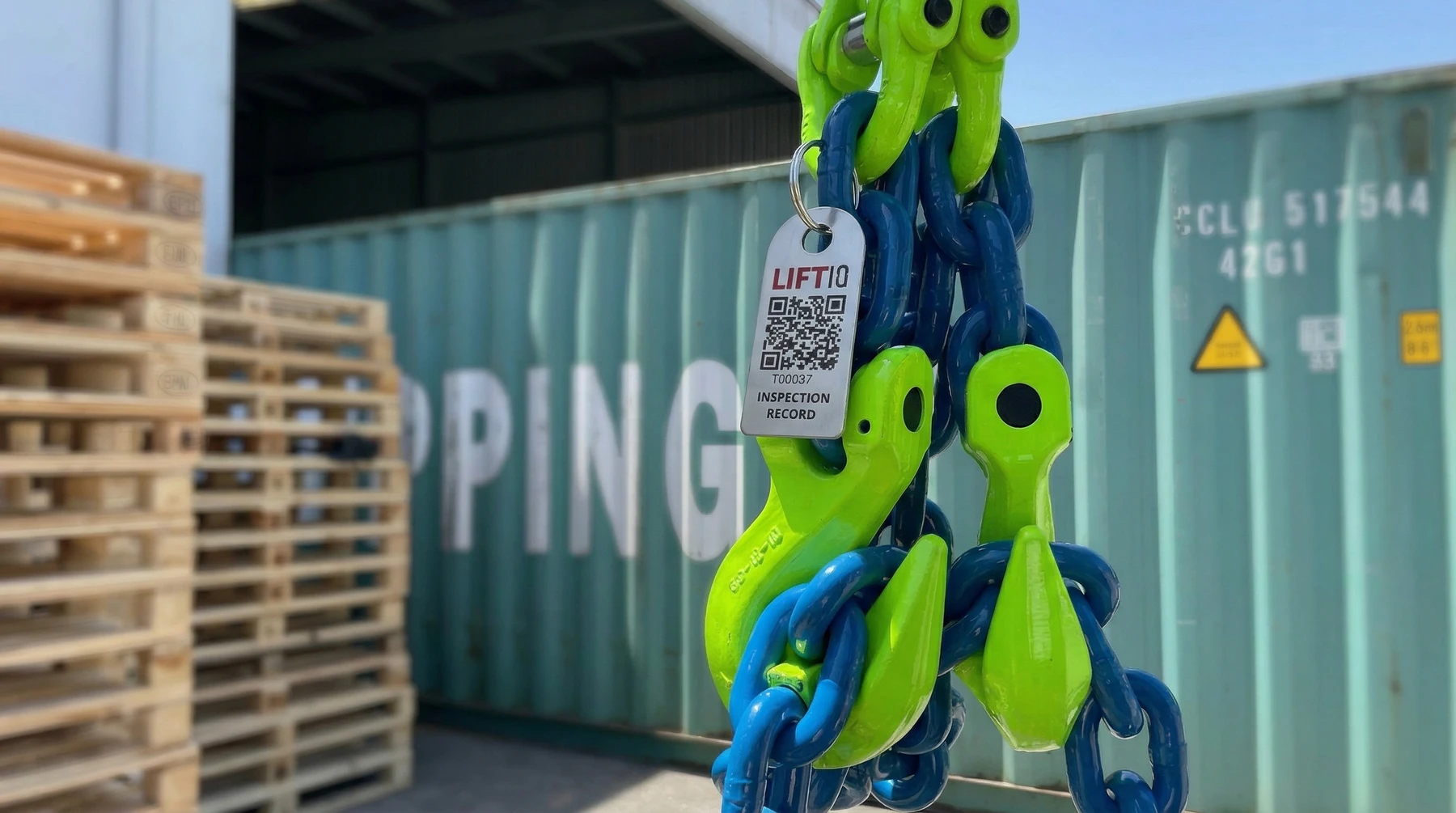 LIFTIQ QR tag T00037 attached to a blue lifting chain with green hooks, viewed through the camera